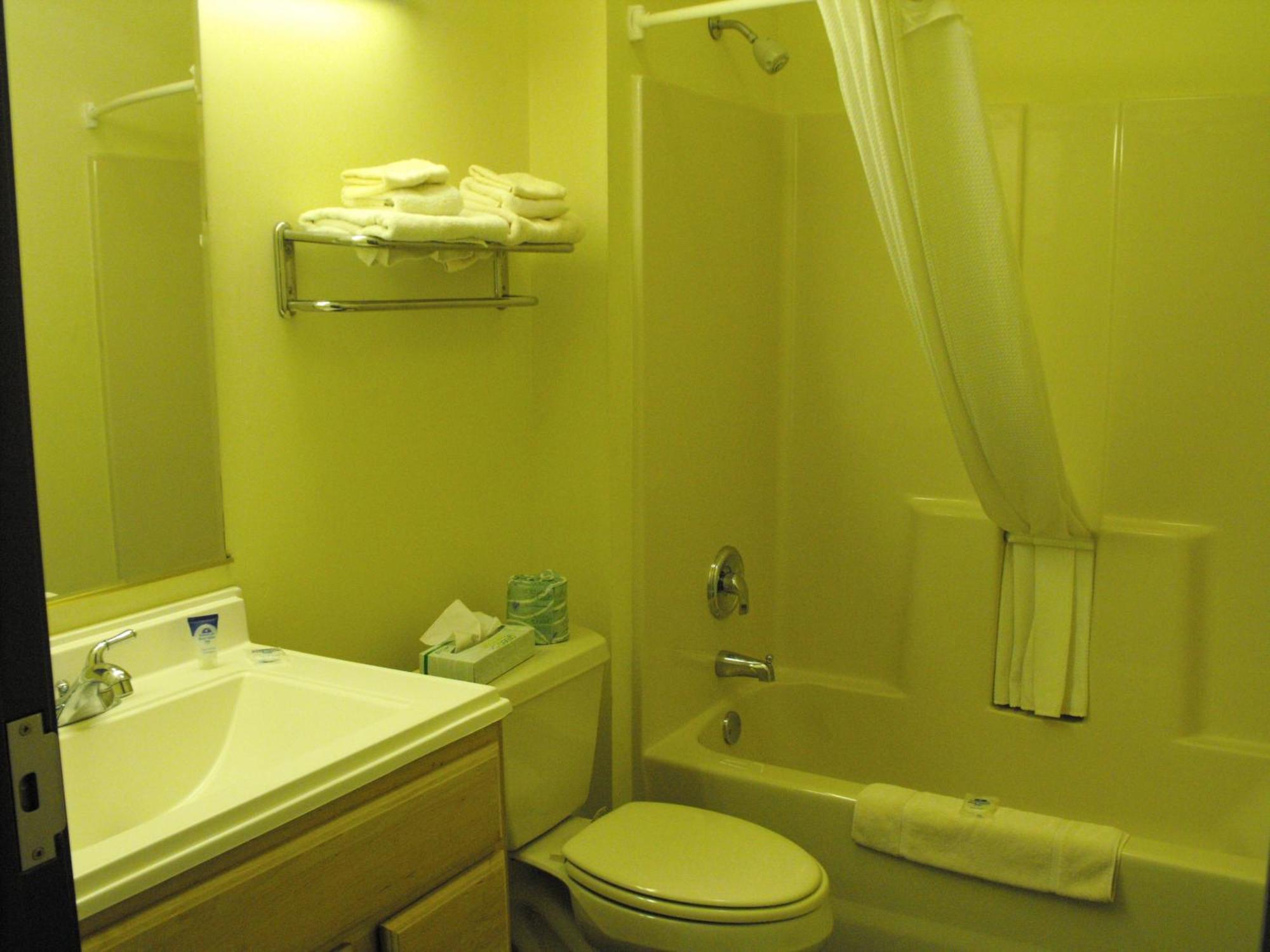 Americas Best Value Inn Three Rivers Exterior photo