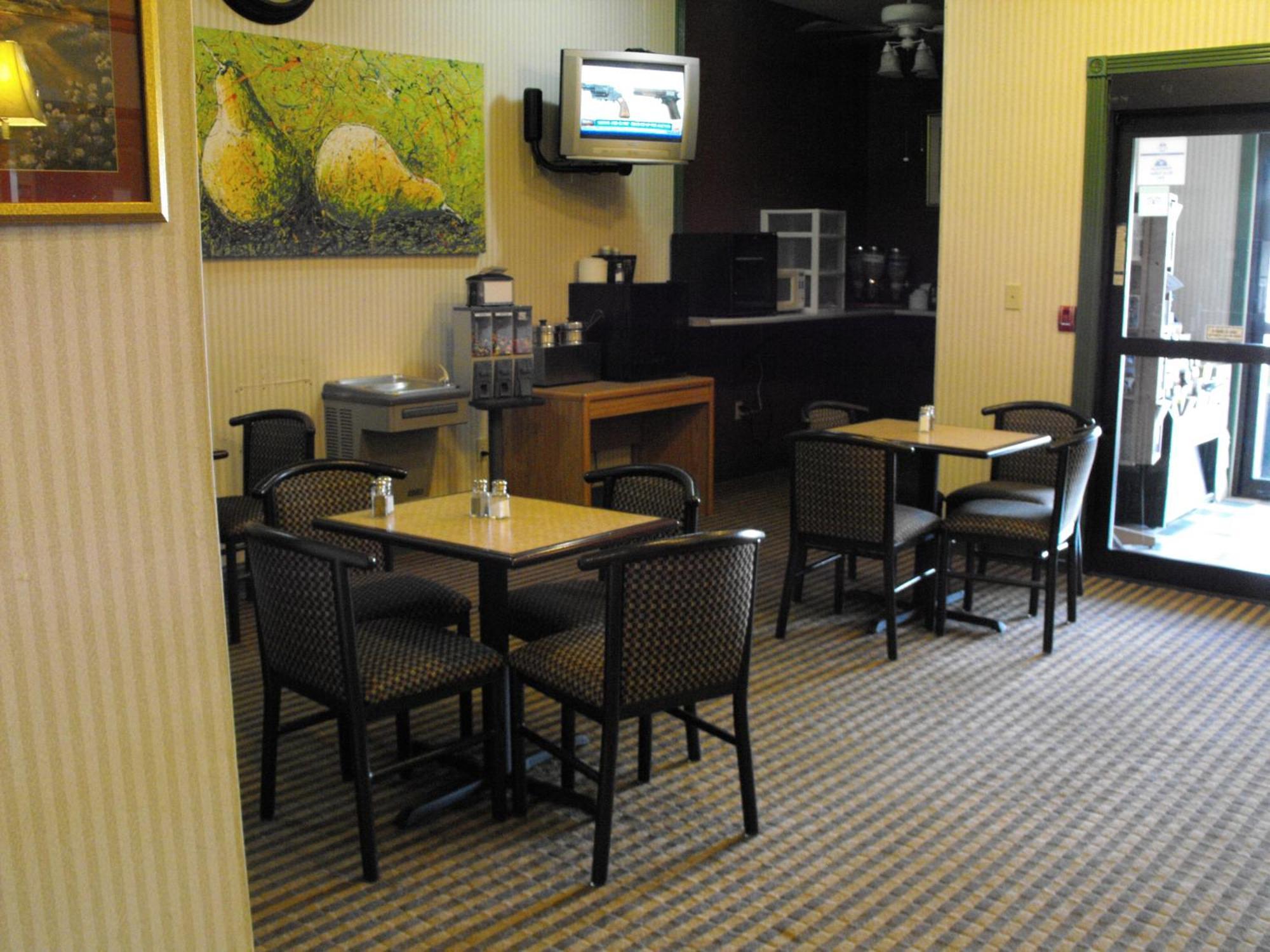 Americas Best Value Inn Three Rivers Exterior photo