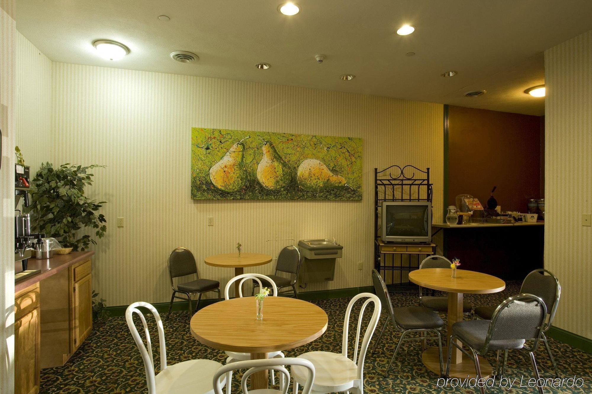 Americas Best Value Inn Three Rivers Restaurant photo