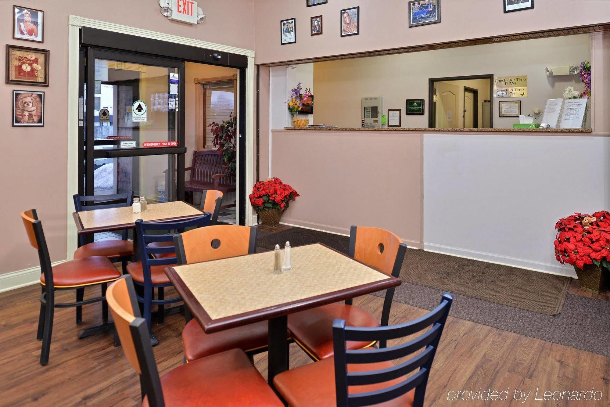 Americas Best Value Inn Three Rivers Exterior photo