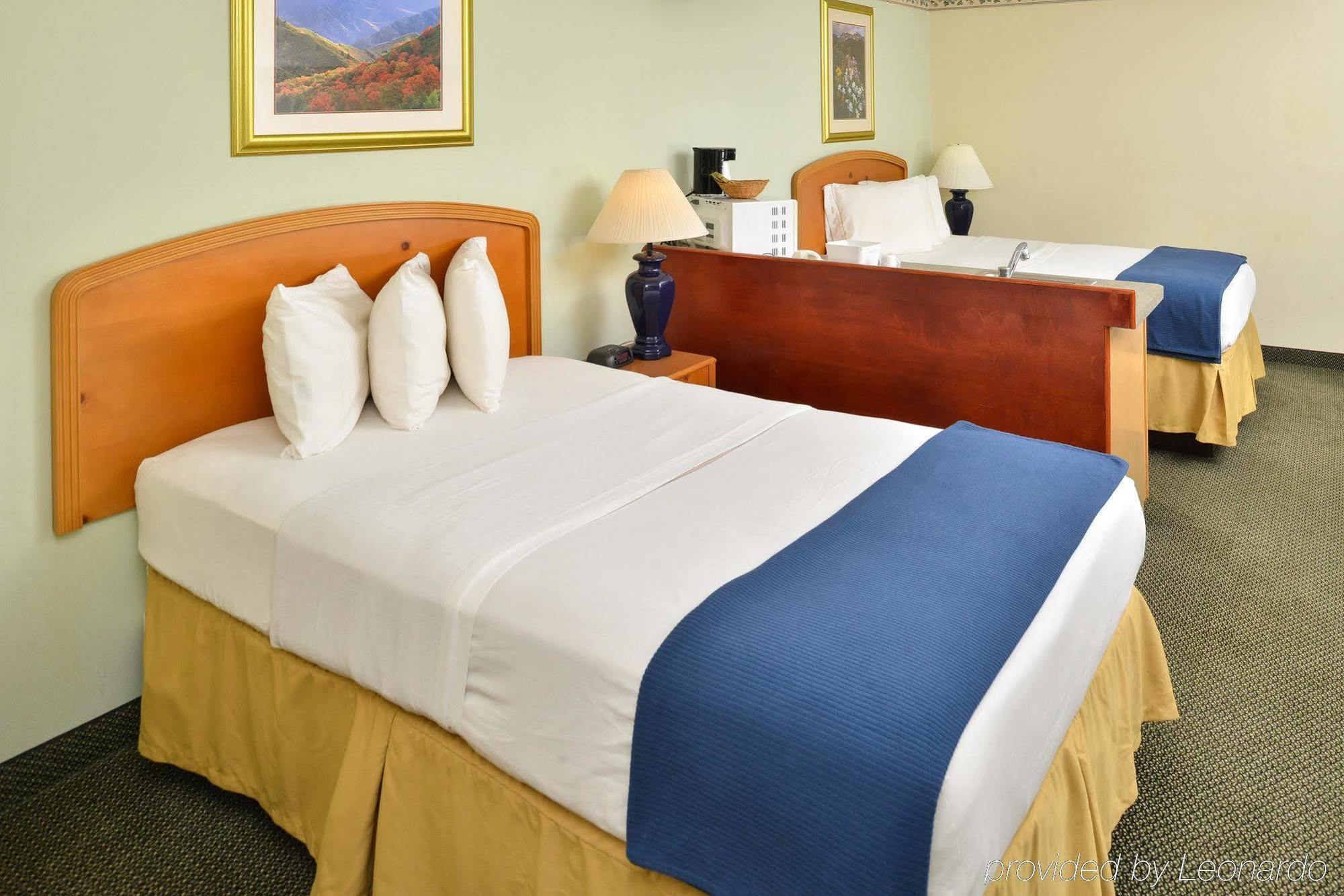 Americas Best Value Inn Three Rivers Exterior photo