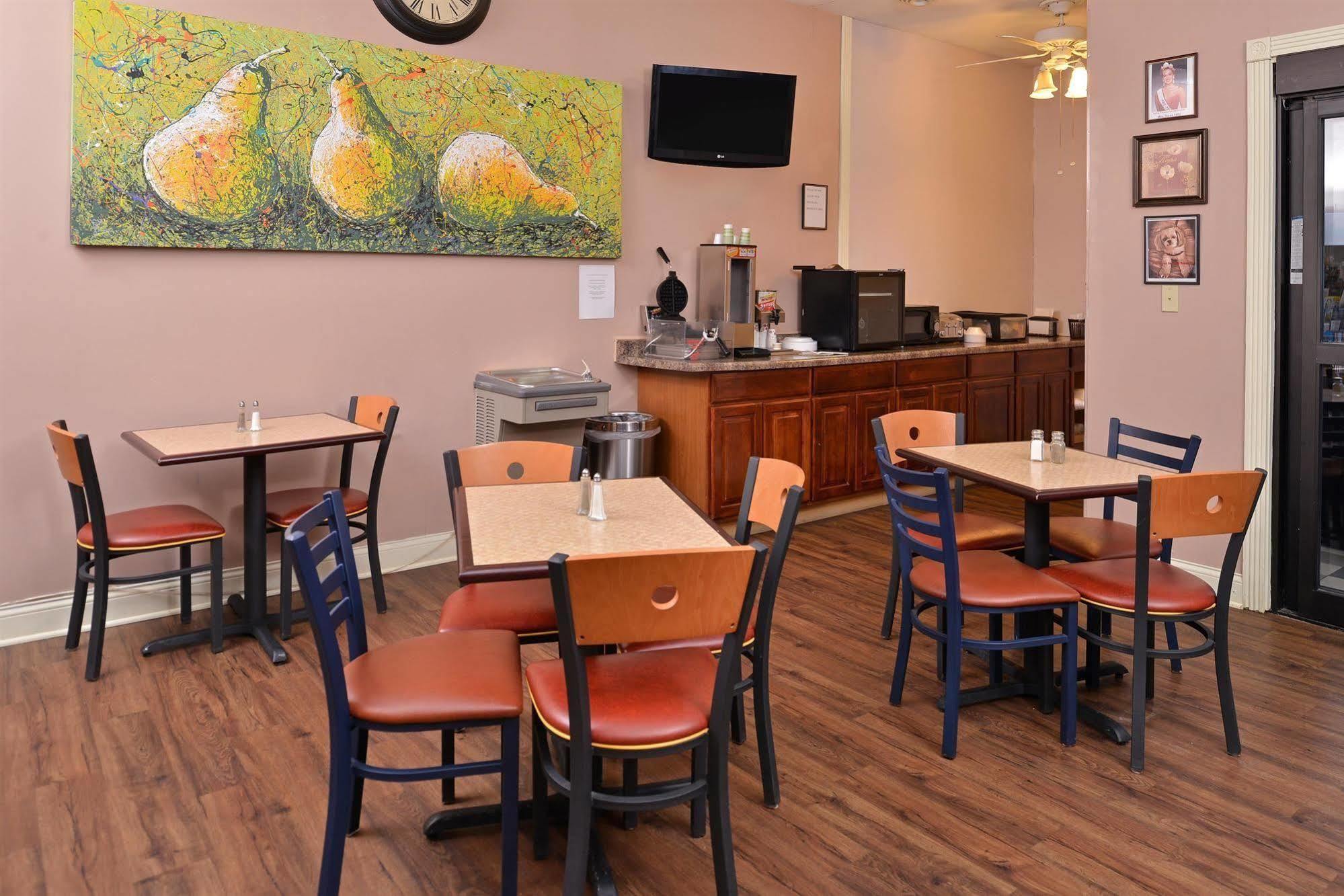 Americas Best Value Inn Three Rivers Exterior photo